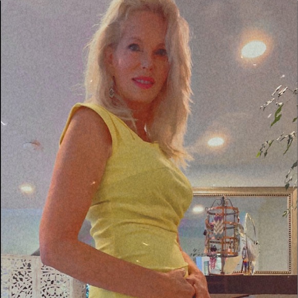 Meet your Posher, Laura - Picture 2 of 2